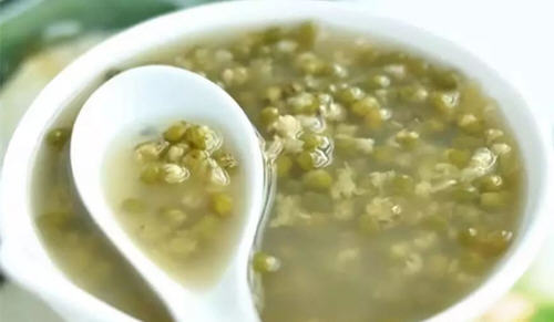 绿豆汤怎么煮不变红的窍门图解 变红的绿豆汤还能喝吗