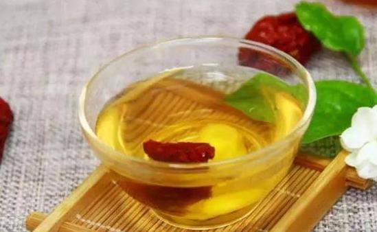 姜枣茶有驱寒暖身功效但能天天喝吗？哪些人不宜喝姜枣茶