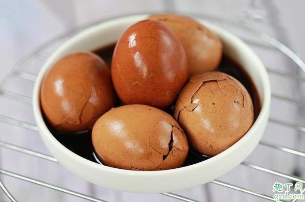 茶叶蛋先放茶叶吗 煮茶叶蛋什么时候放茶叶