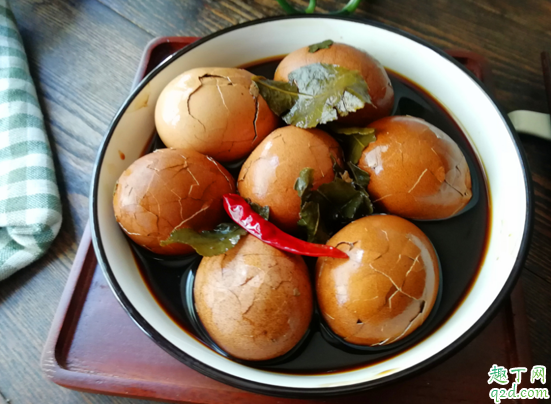 茶叶蛋先放茶叶吗 煮茶叶蛋什么时候放茶叶