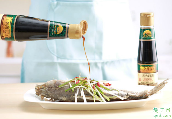 蒸鱼豉油什么时候放合适 蒸鱼豉油是蒸熟放还是蒸时放入