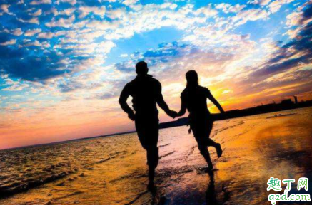 恋爱中女生该不该送男生礼物 恋爱中女生送男生什么礼物好