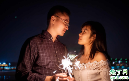 给女朋友买礼物花多少钱最好 和女生吃饭要不要全买单