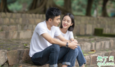 给女朋友买礼物花多少钱最好 和女生吃饭要不要全买单