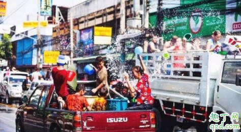 泰国泼水节是多少号开始到多少号结束 泰国泼水节可以有肢体接触吗