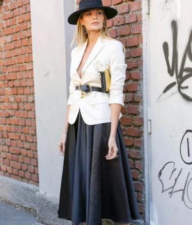 百褶裙搭配什么样的上衣 暖春的美好将从裙摆开始