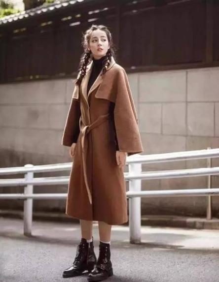 女生穿衣服上下身颜色搭配口诀 轻松学会衣服配色技巧