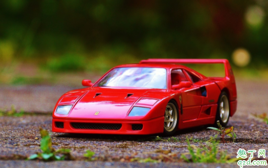 雨刮器刮了还脏怎么回事 雨刮器不归位是啥问题