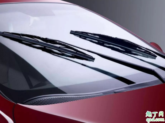 雨刮器刮了还脏怎么回事 雨刮器不归位是啥问题