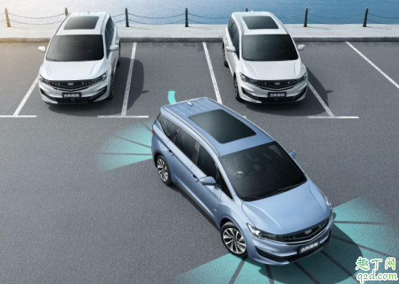 汽车倒车灯不亮了怎么解决 倒车灯白天也会亮吗