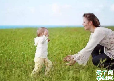 宝宝磕到后脑勺怎么办 宝宝磕到后脑勺会影响智力吗