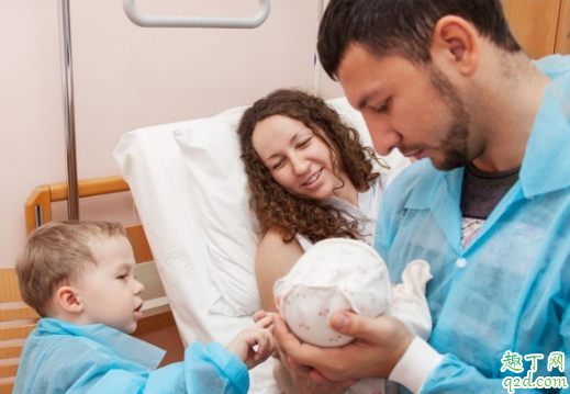 顺产晚两个小时才能出来吗 顺产为什么要晚两个小时出产房