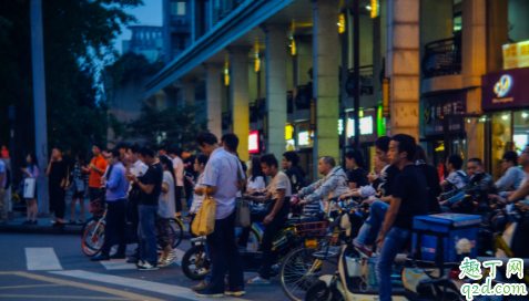 上班总是卡点属于什么样的员工 员工上班卡点下班准点打卡好吗