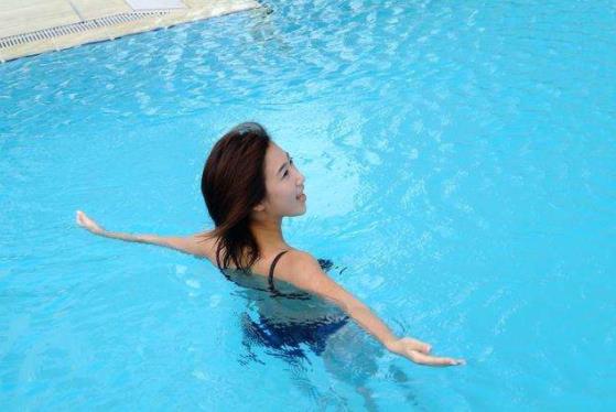 女性经期前后可以去游泳吗？女性经期几天后可以游泳