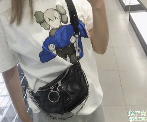 小ck腰包黑色值得买吗 小ck黑色腰包在哪买