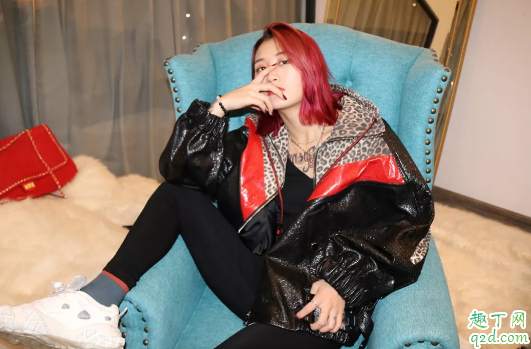 皮衣怎么穿搭 女生秋冬季皮衣搭配技巧