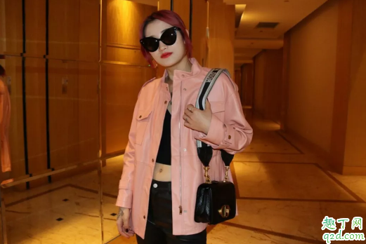 皮衣怎么穿搭 女生秋冬季皮衣搭配技巧