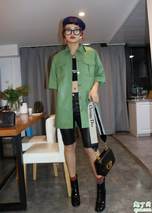 皮衣怎么穿搭 女生秋冬季皮衣搭配技巧