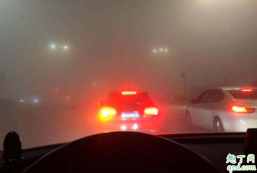 汽车雾灯有没有用 同时开大灯和雾灯费油吗
