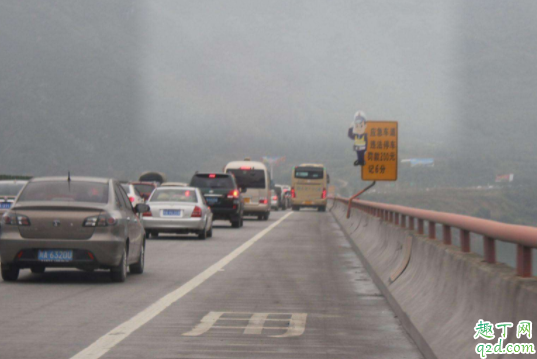 高速应急车道可以换人开车吗 应急车道怎么才能停