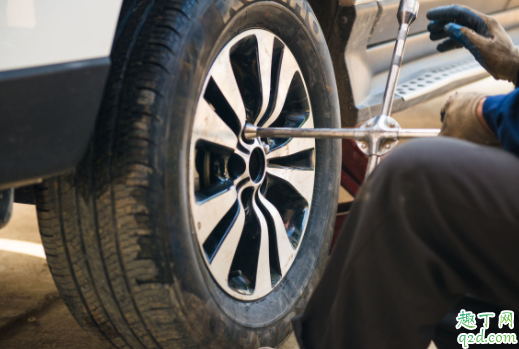 一个轮胎跟其他三个不一样必须换吗 家用汽车选什么花纹的轮胎