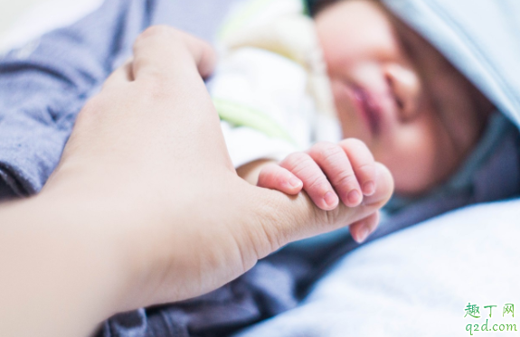 怎么知道奶水宝宝吃饱没有 喂奶之后胸会下垂变小么