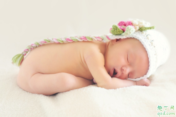 怎么知道奶水宝宝吃饱没有 喂奶之后胸会下垂变小么