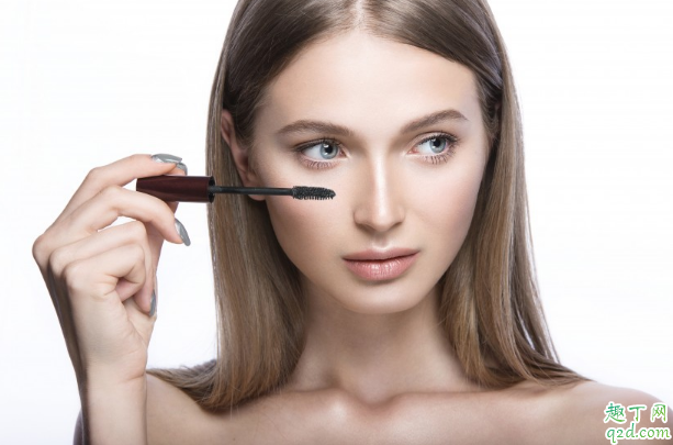 怀孕抹化妆品孩子能吸收到吗 怀孕抹化妆品会怎么样