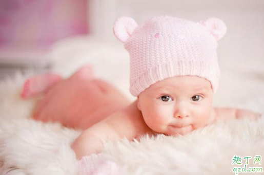 一个月大的宝宝一般多重 一个月大的宝宝每天每顿吃多少奶