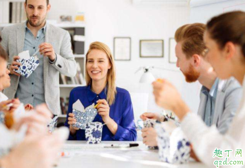 请同事吃饭超出预算怎么办 请同事吃饭超出预算AA可以吗