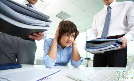 领导没下班自己可以走吗 下班后该不该接工作电话