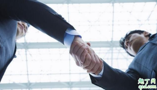 升职了同事到处说我坏话怎么办 同事嫉妒我领导对我好如何处理