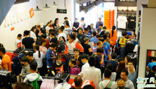 实体店还没有必要坚持下去吗 实体店是线上还是线下