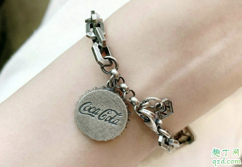 monologue可口可乐联名手链多少钱 周大福可口可乐手链什么材质