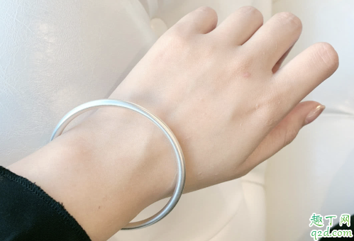 ?周大福古法银手镯多少钱 周大福古法银手镯容易变形吗