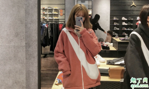 耐克大勾羊羔毛外套有男款吗 耐克2019羊羔毛外套偏码吗