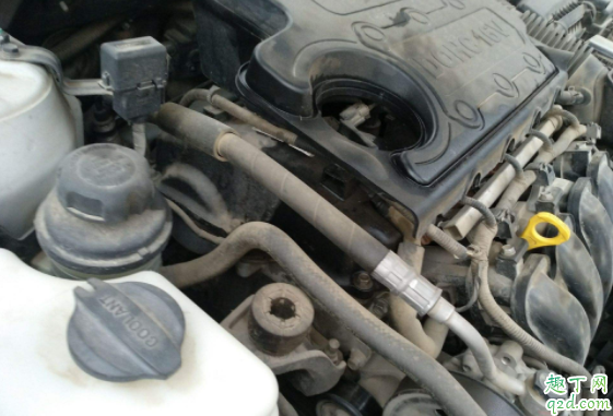 汽车发动机气门室盖漏油会少机油吗 发动机气门室盖要打胶吗