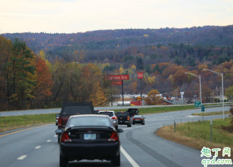 汽车启动前脚刹踩不下去怎么回事 为什么熄火脚刹踩不动