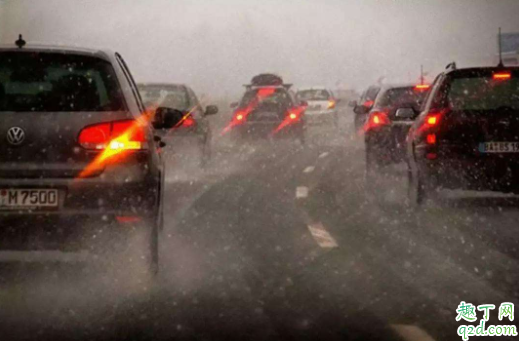 车子双闪什么时候用 雾天开车可以开双闪吗