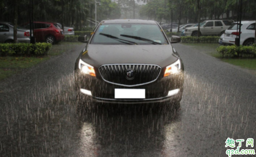 车子双闪什么时候用 雾天开车可以开双闪吗