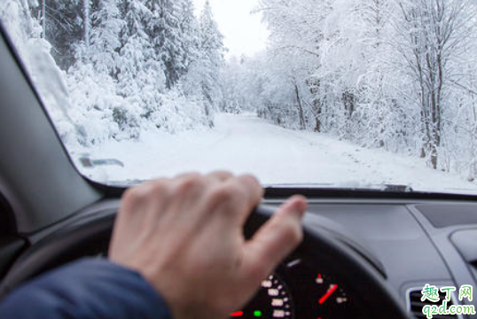 车开起来车厢内嗡嗡响是什么原因 汽车开起来噪音大怎么办