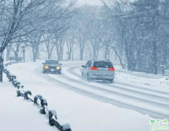 车开起来车厢内嗡嗡响是什么原因 汽车开起来噪音大怎么办