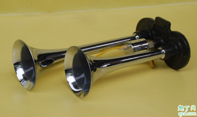 汽车喇叭是蜗牛的好还是扁的好 汽车喇叭一般装在哪里