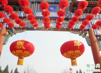 婚后一定要回老公家过年吗 结婚两家离的远过年如何安排