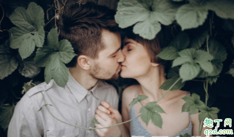 男生接吻为什么会有小动作男生接吻很用力是什么原因