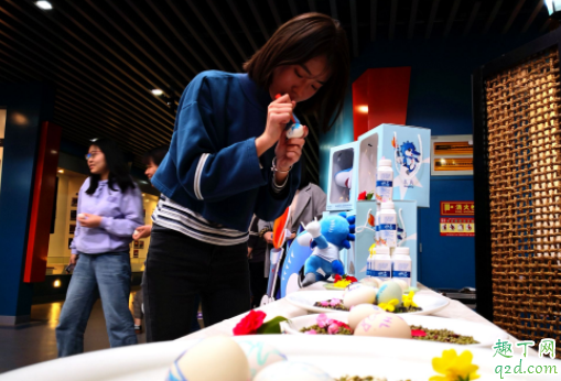 春分竖鸡蛋是生的还是熟的 春分竖鸡蛋有什么技巧