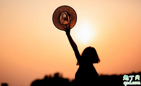 副业一两万为什么还要去上班混日子 上班族发展什么副业比较好