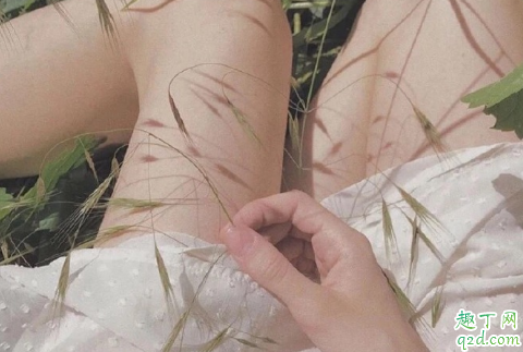 领导在办公室突然抱住我该怎么办 和领导在办公室暧昧好吗