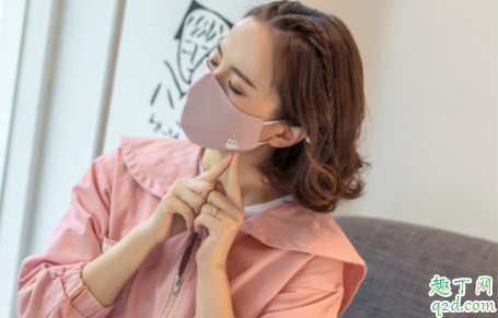 说什么也不愿意戴口罩的固执长辈 如何说服爸妈退订年夜饭