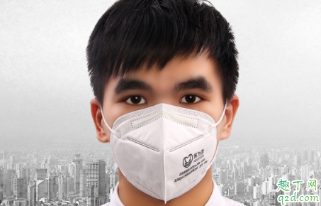 说什么也不愿意戴口罩的固执长辈 如何说服爸妈退订年夜饭